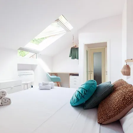 The - Front アパート