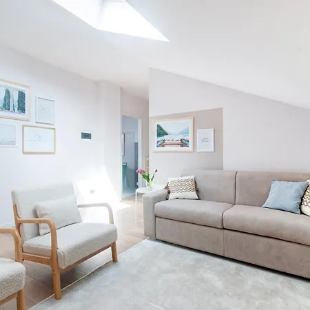 The - Front アパート Fiumelatte